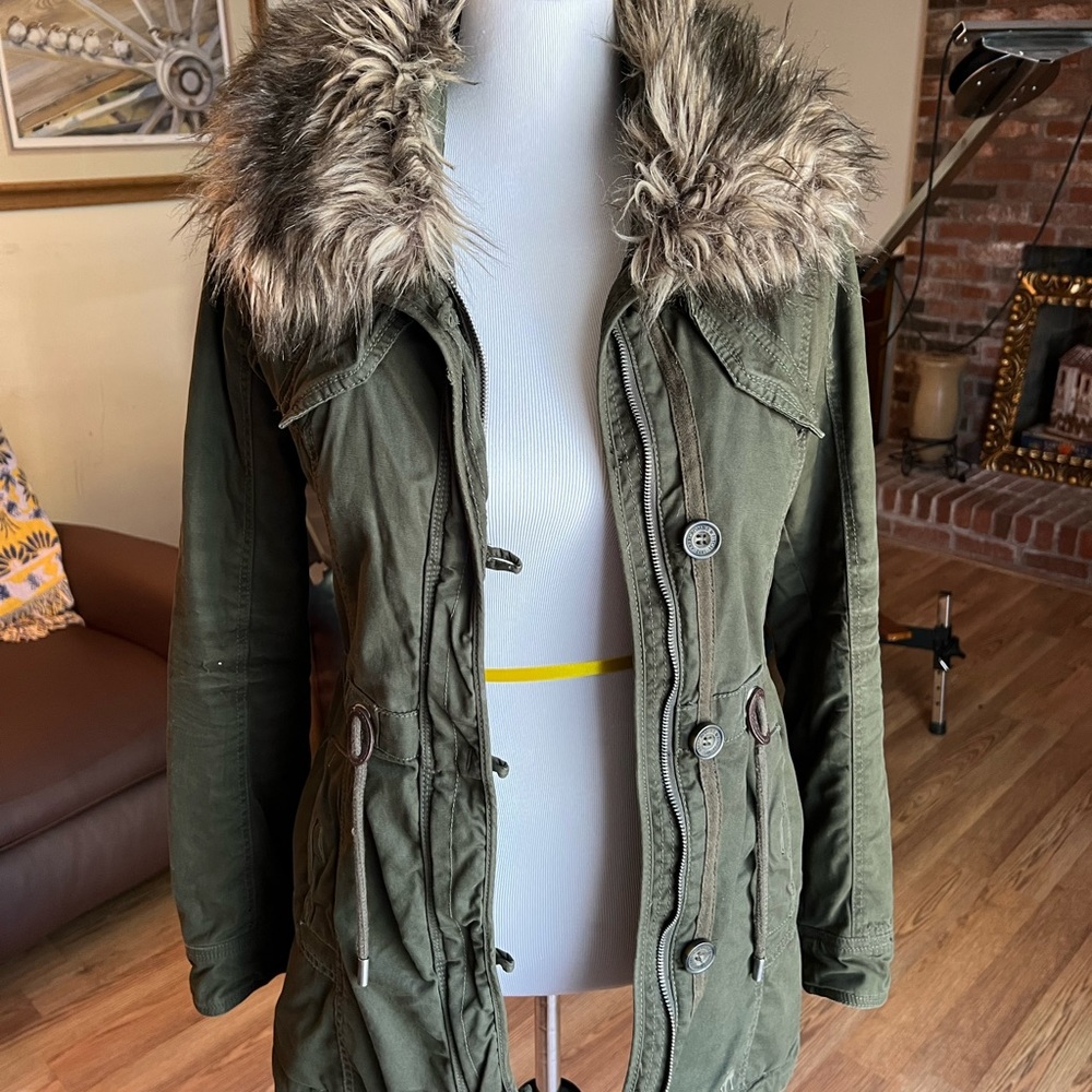 Adorable parka - Abercrombie and Fitch XS